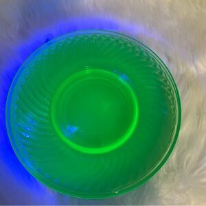 One Anchor Hocking "Spiral Green" Glass Luncheon Plate, Circa 1930 Uranium Neon